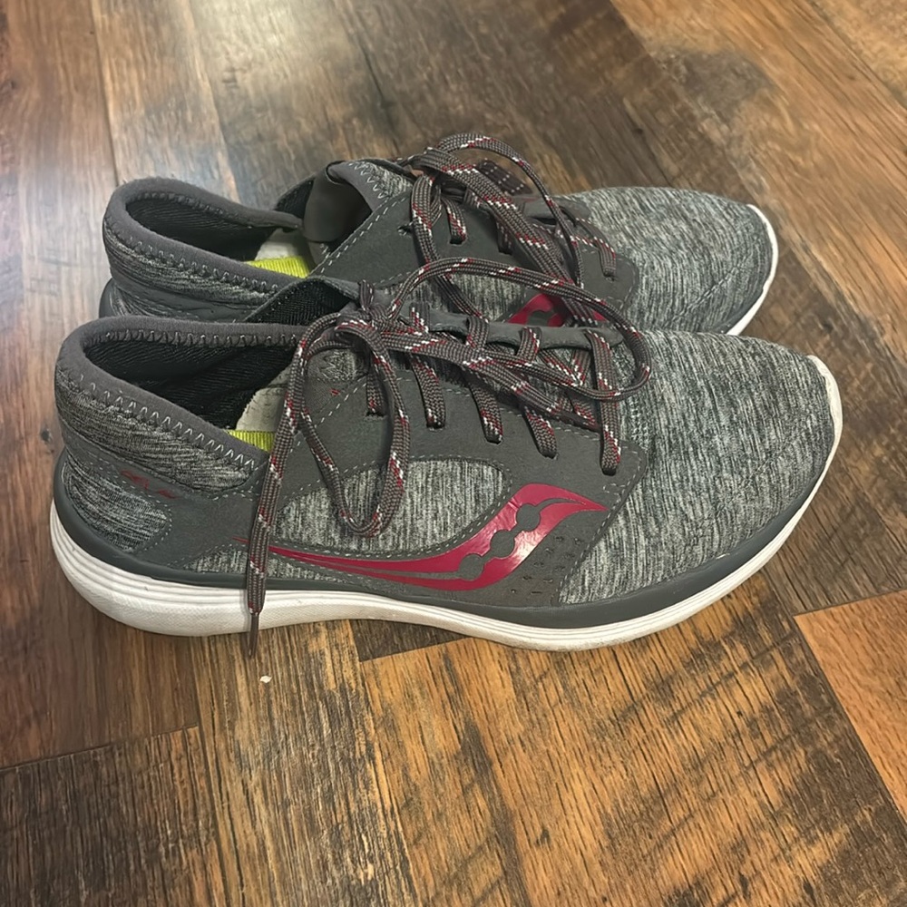 Saucony form 2 u lace up sneakers size 7